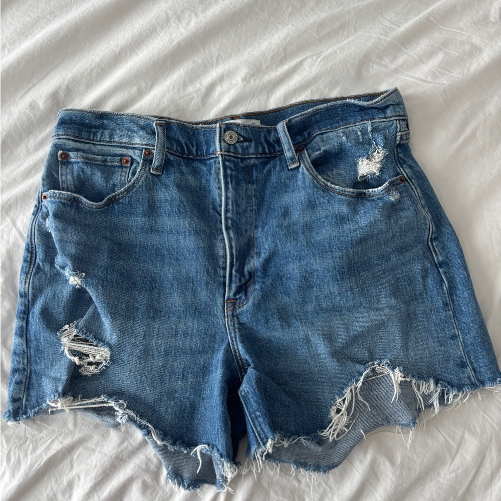 Abercrombie 4in High Rise Mom Short